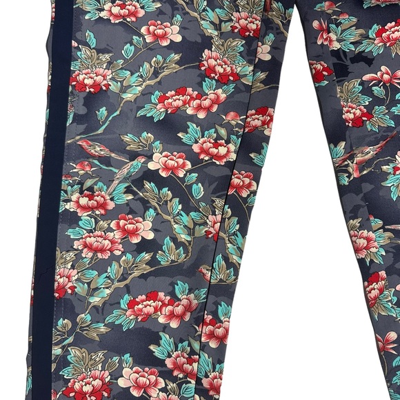 Elevenses - Anthropologie pants. Flowered print on grey background. Size 4 - Picture 16 of 16